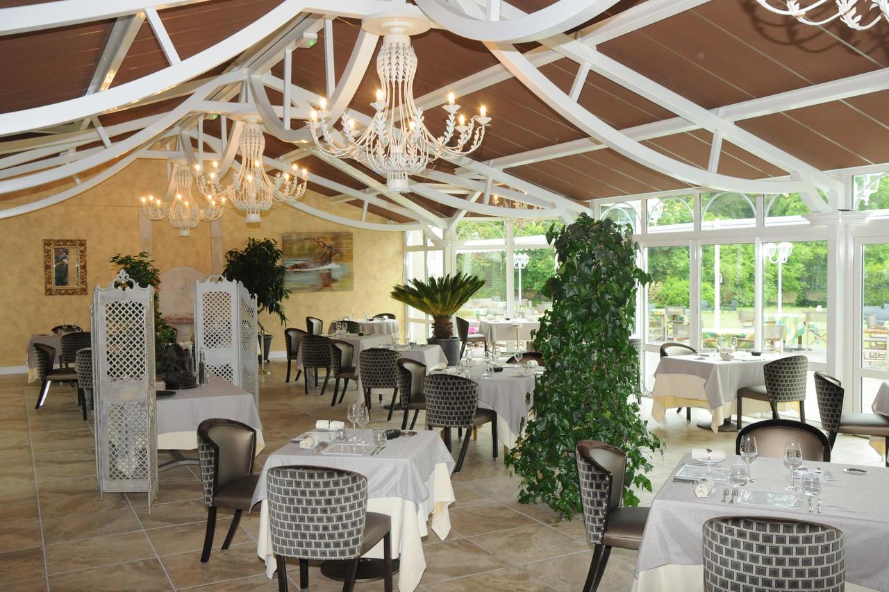 Logis Domaine De Valaudran Hotel Salbris Exterior photo