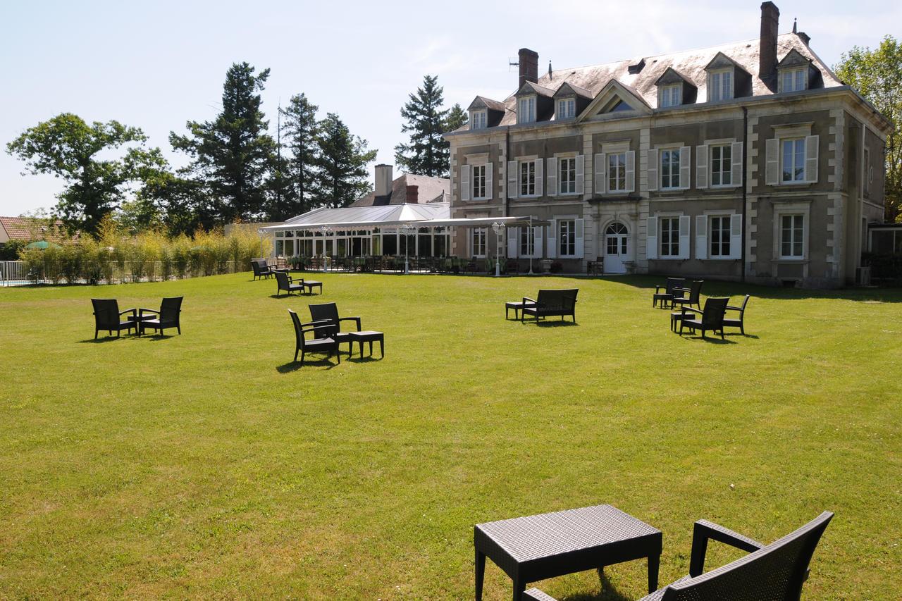 Logis Domaine De Valaudran Hotel Salbris Exterior photo