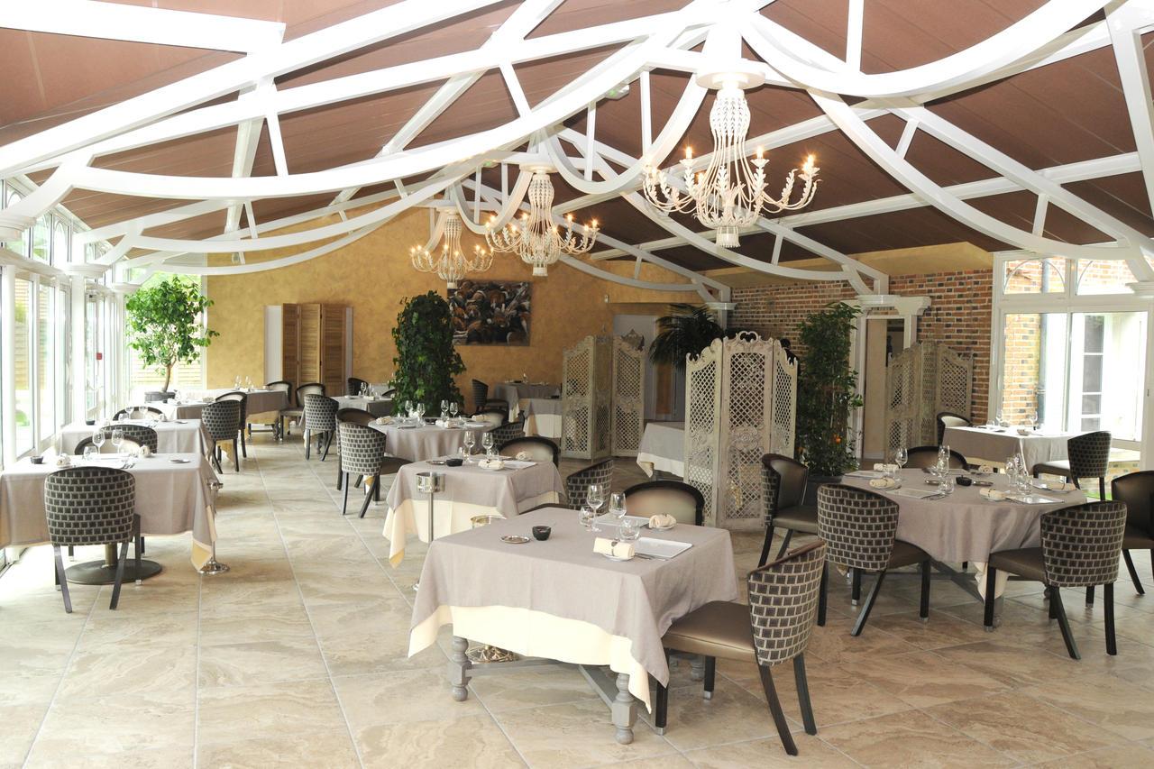 Logis Domaine De Valaudran Hotel Salbris Exterior photo
