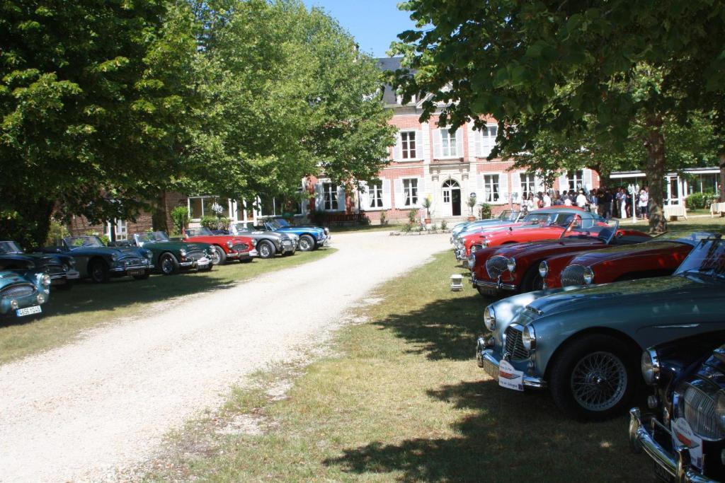Logis Domaine De Valaudran Hotel Salbris Exterior photo