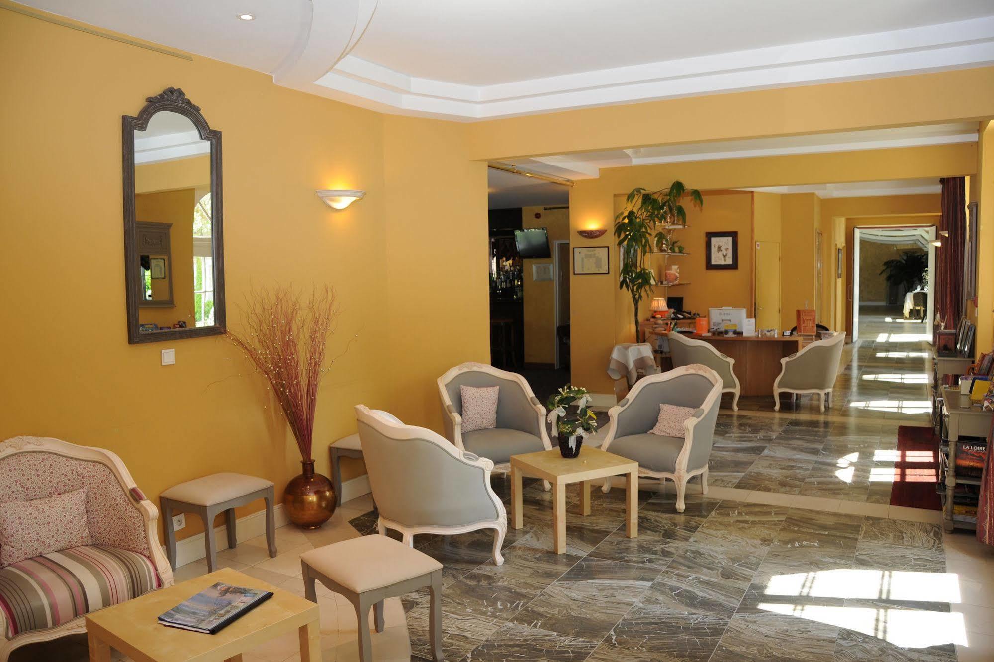 Logis Domaine De Valaudran Hotel Salbris Exterior photo