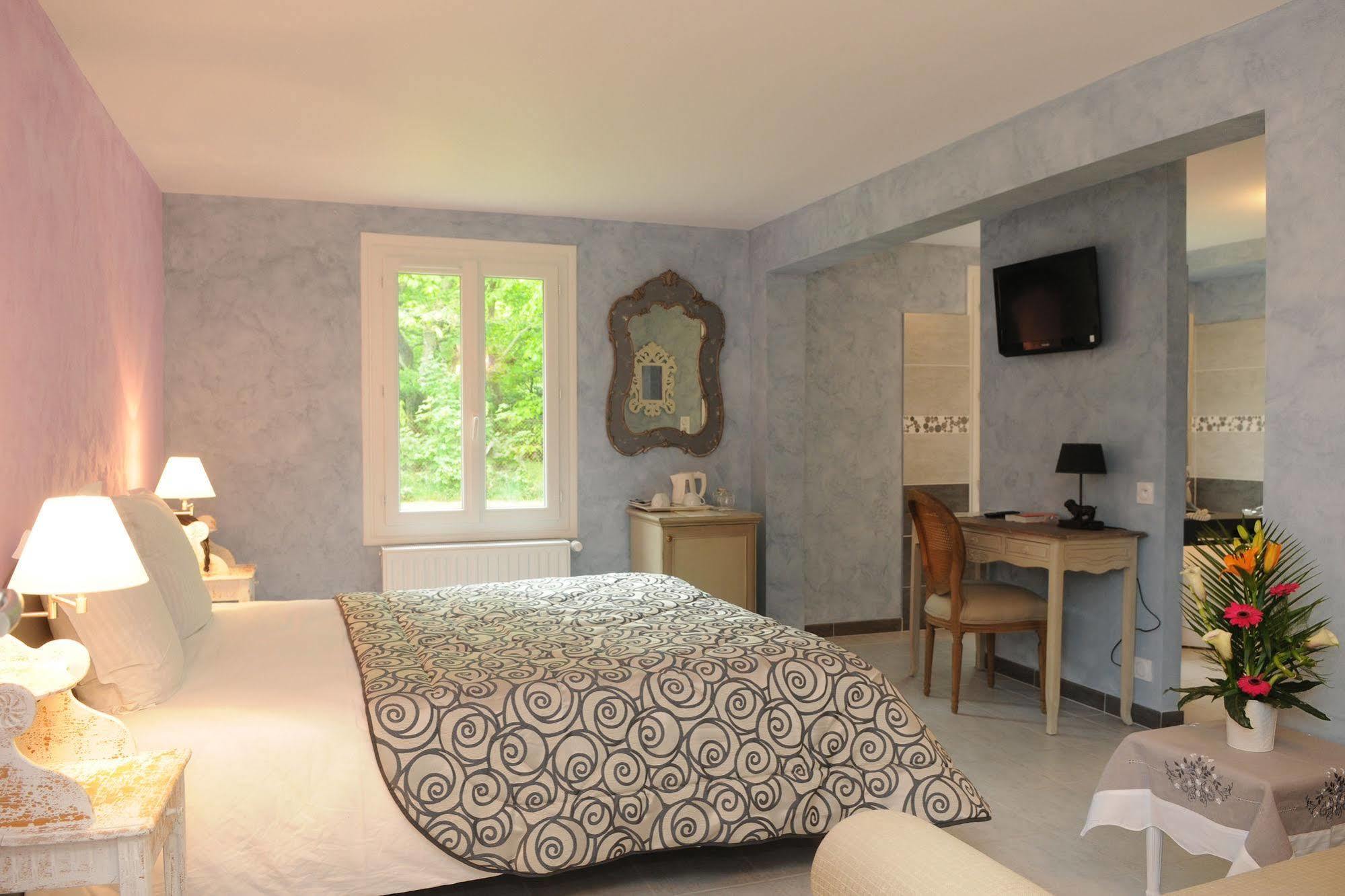Logis Domaine De Valaudran Hotel Salbris Exterior photo