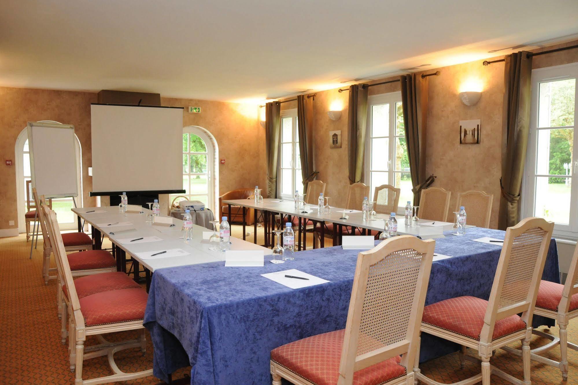 Logis Domaine De Valaudran Hotel Salbris Exterior photo